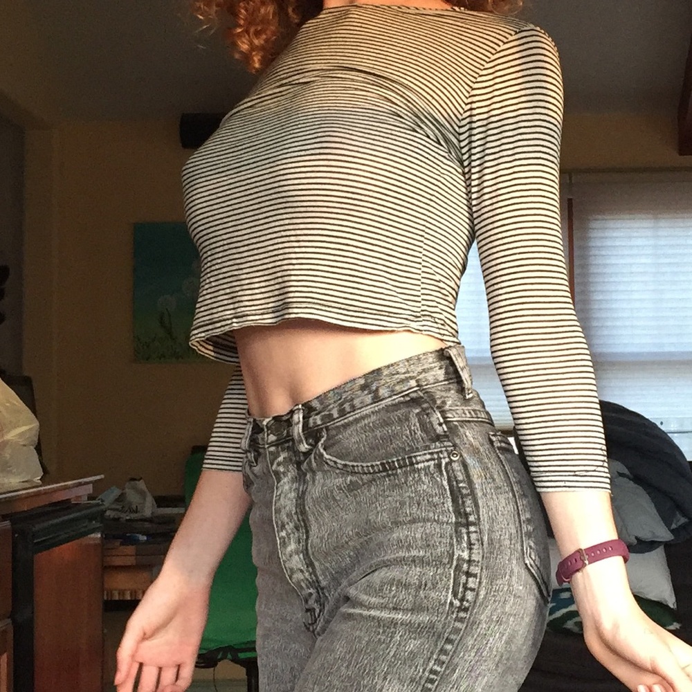 Brandy Melville cropped quarter sleeve tee